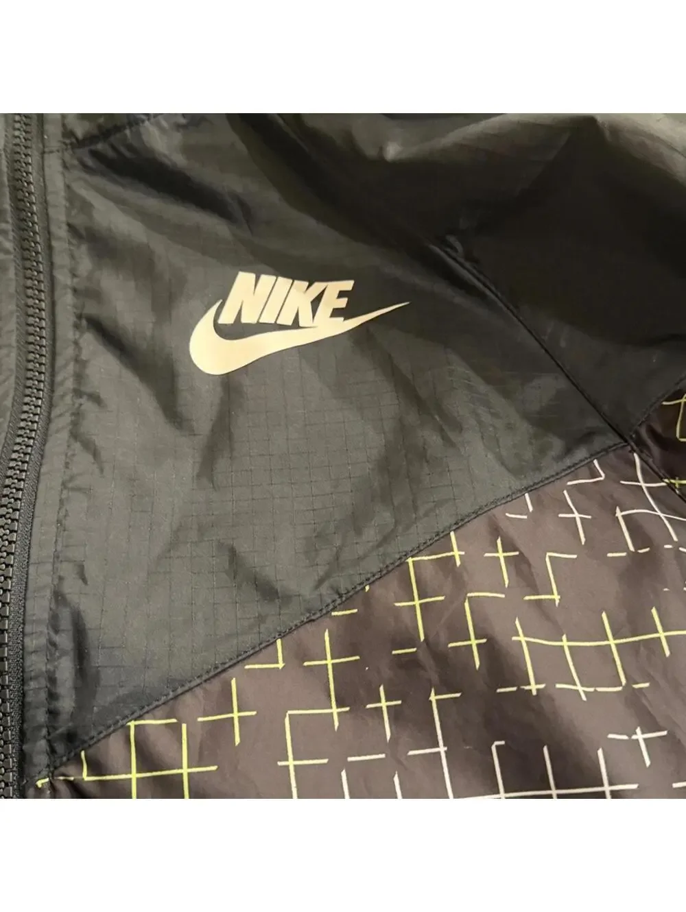 Nike warm up jacket size youth XL
